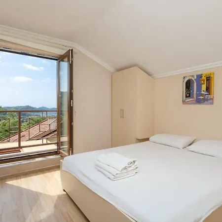 Villa Pine 1 *