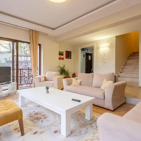 Villa Pine 1 *